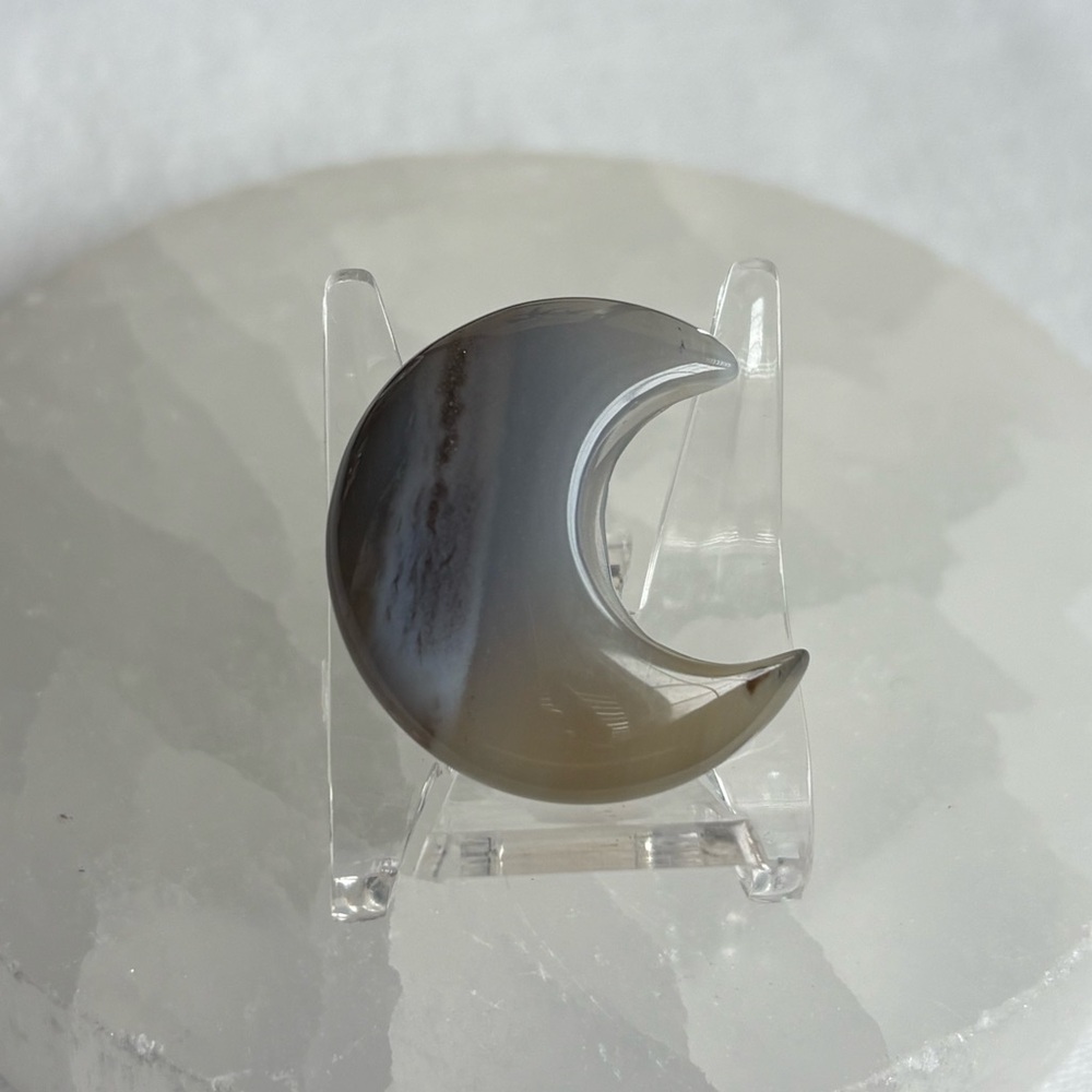 Banded agate crystal moon carving